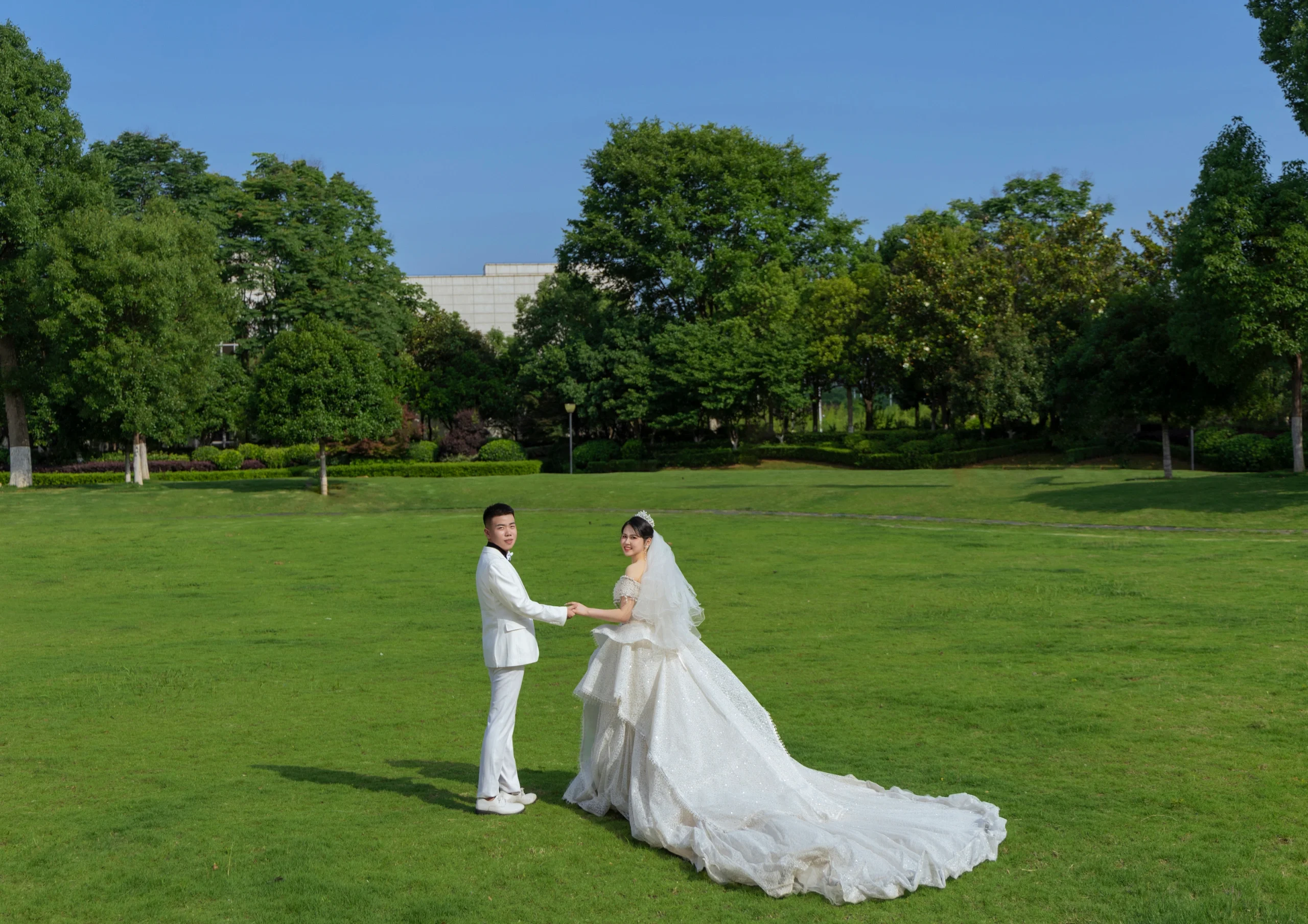 森系草坪婚纱照