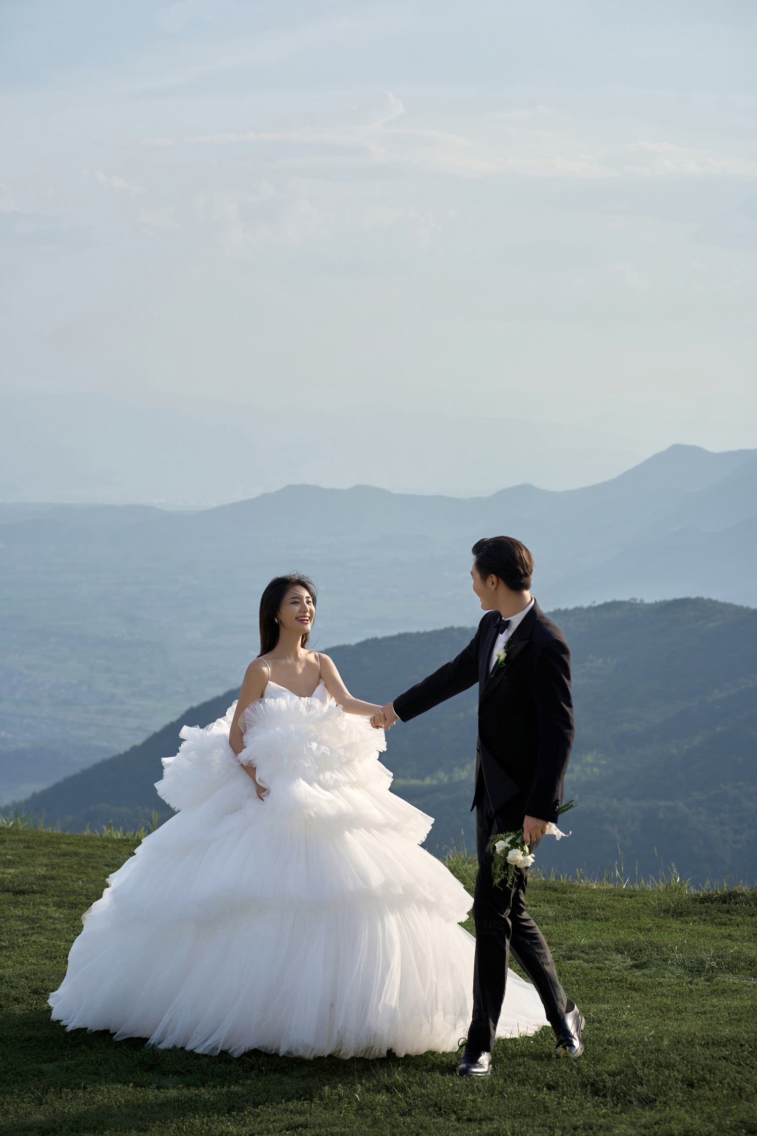 电影纪实风山顶落日婚纱照