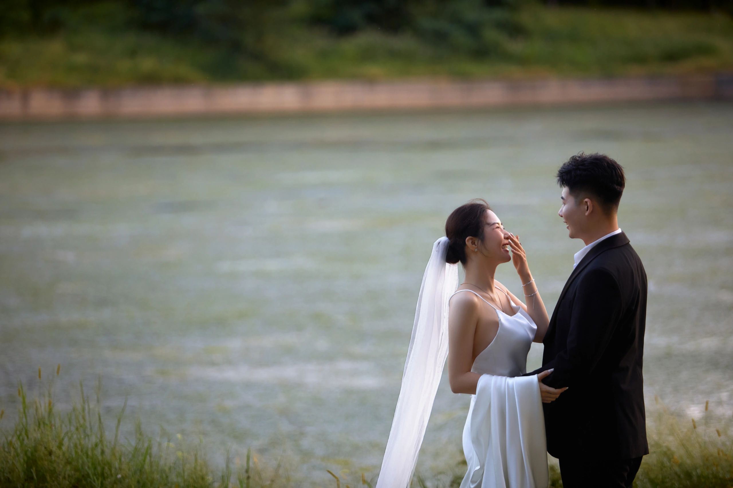 夕阳电影感婚纱照 唯美白色婚纱照