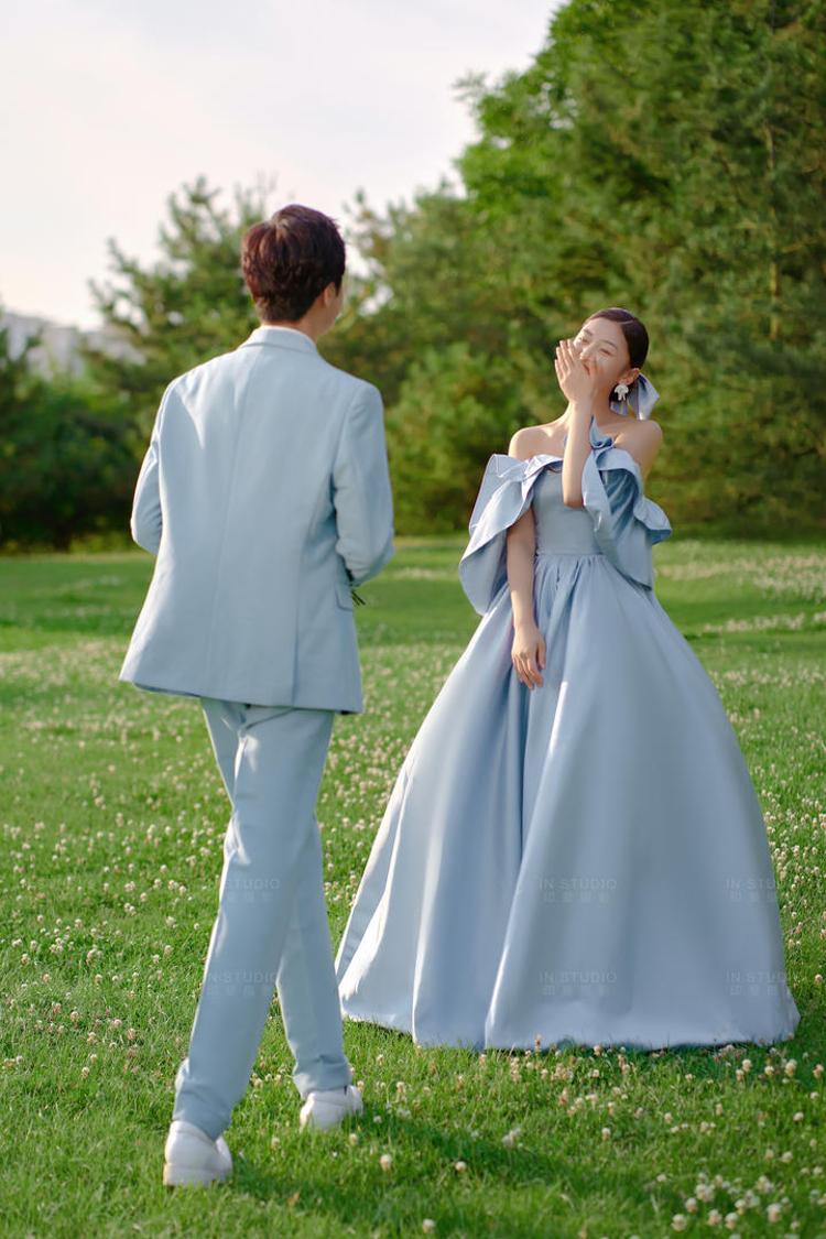 蓝色婚纱照：蓝色婚纱和蓝色西装的清新治愈系婚纱照
