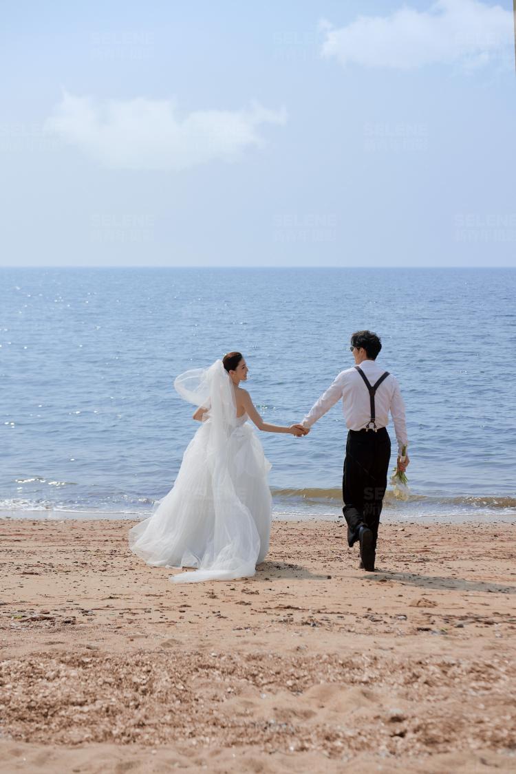 海边沙滩婚纱照 定格浪漫永恒的爱情瞬间