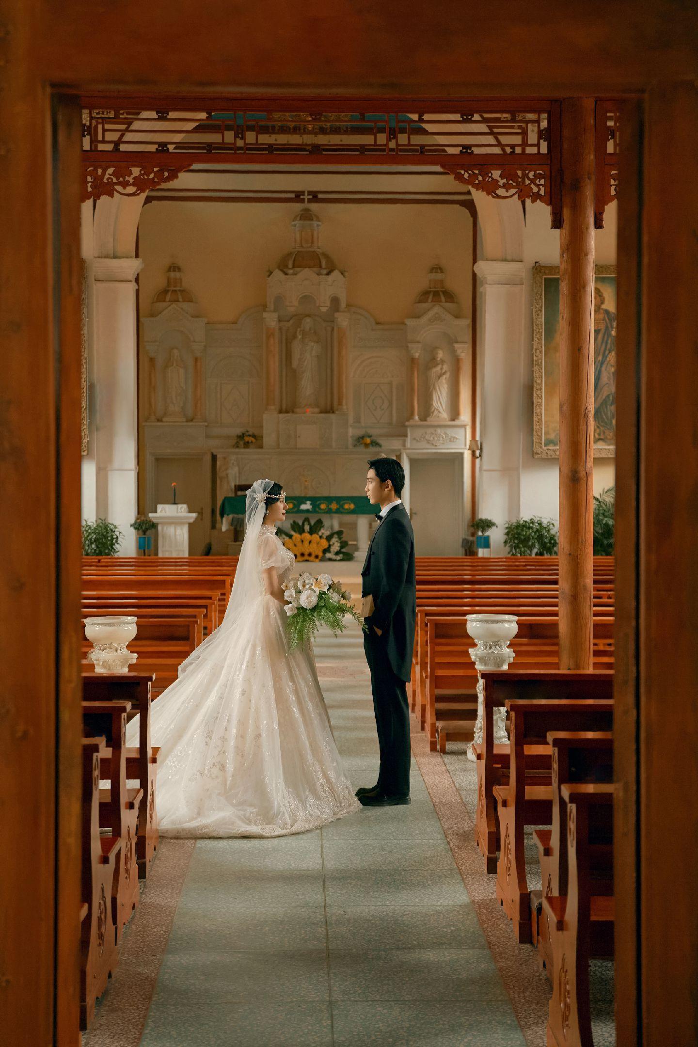 在南阳教堂里面拍的教堂主题婚纱照被朋友圈夸爆了