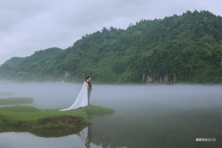 城市旅拍:秘境主题森系婚纱照 拍出了梦幻童话风格