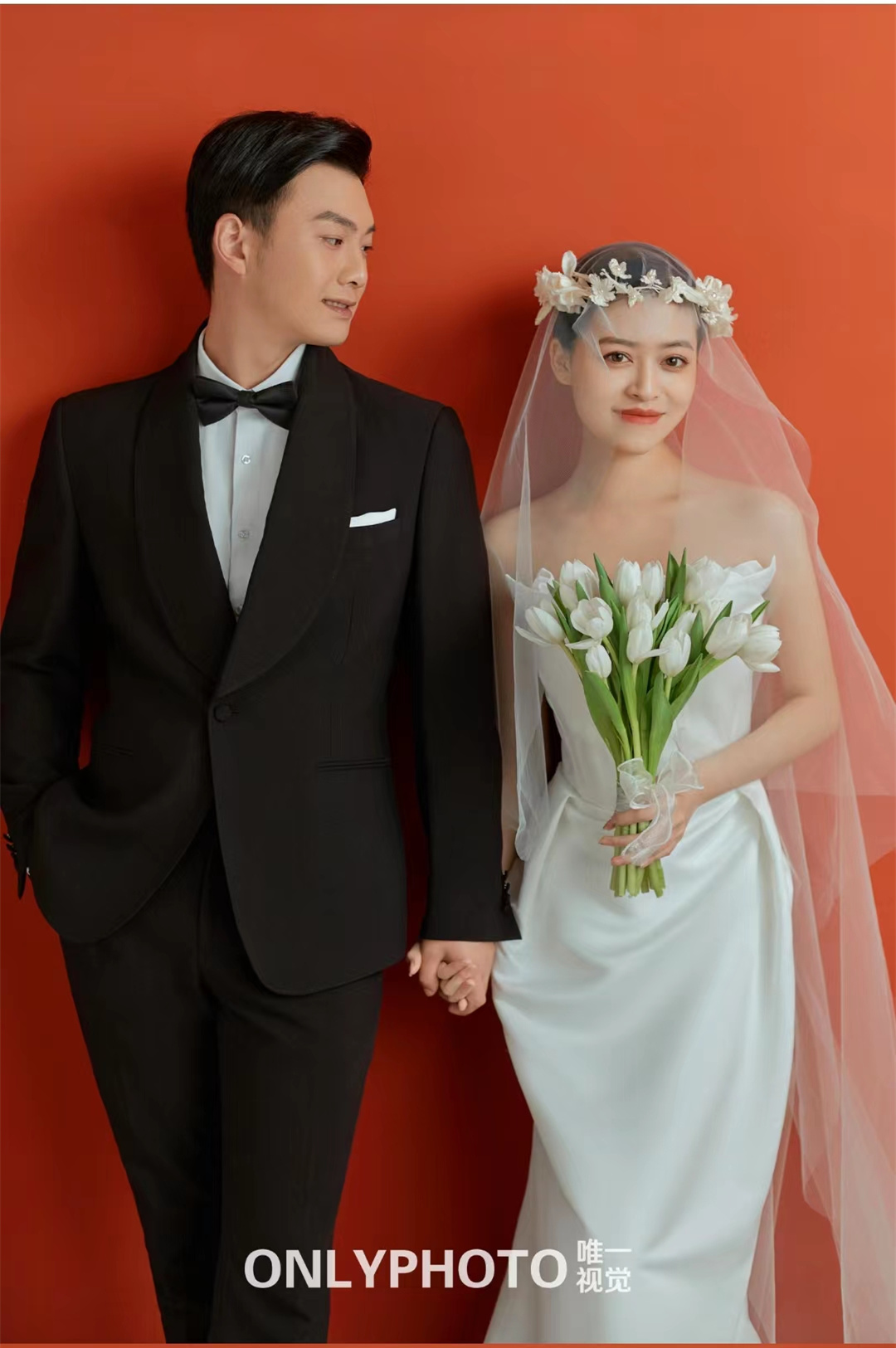 清新复古，红色背景小众婚纱照