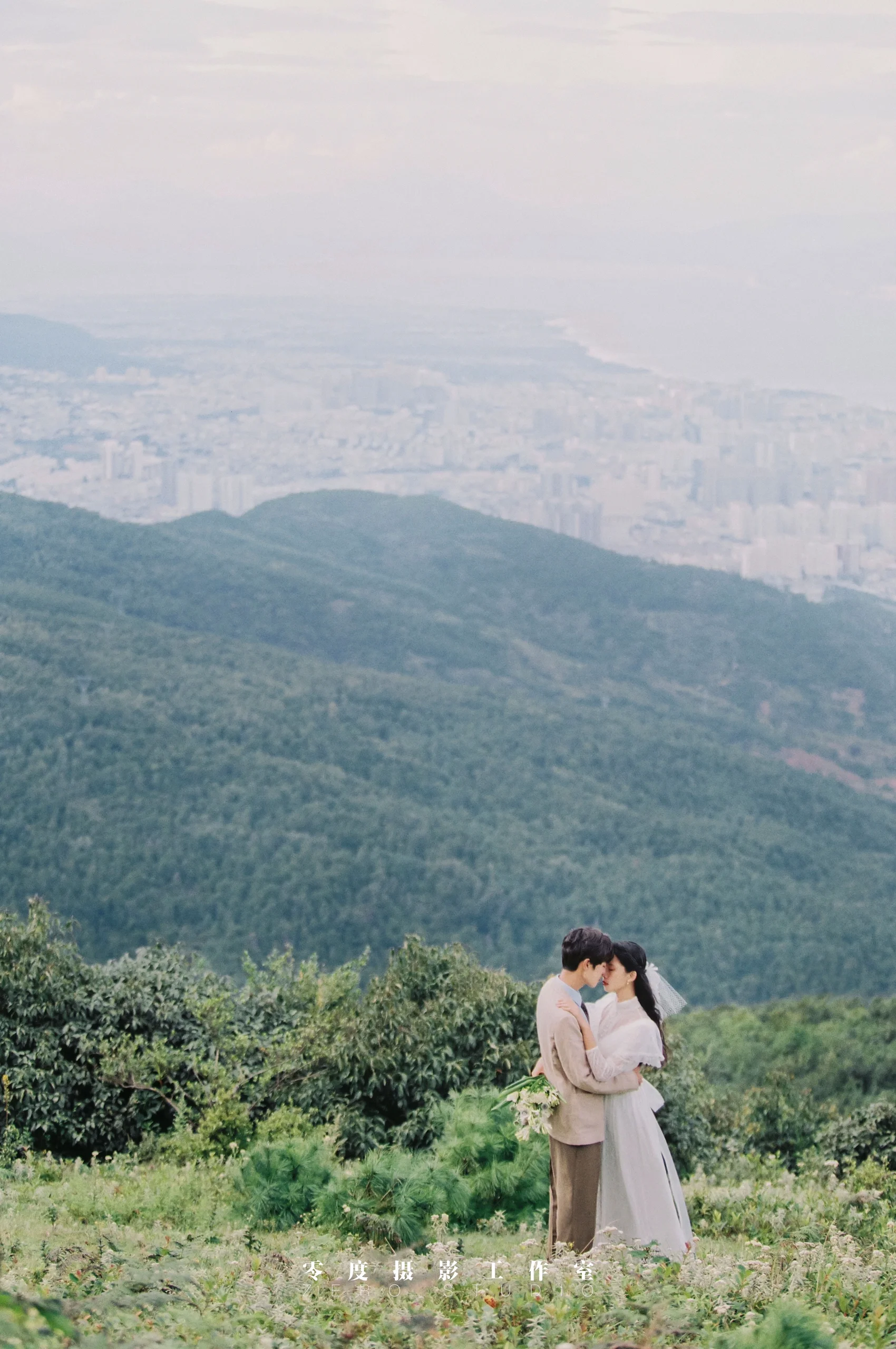 当婚纱照遇上大气的自然景象 山顶婚纱照