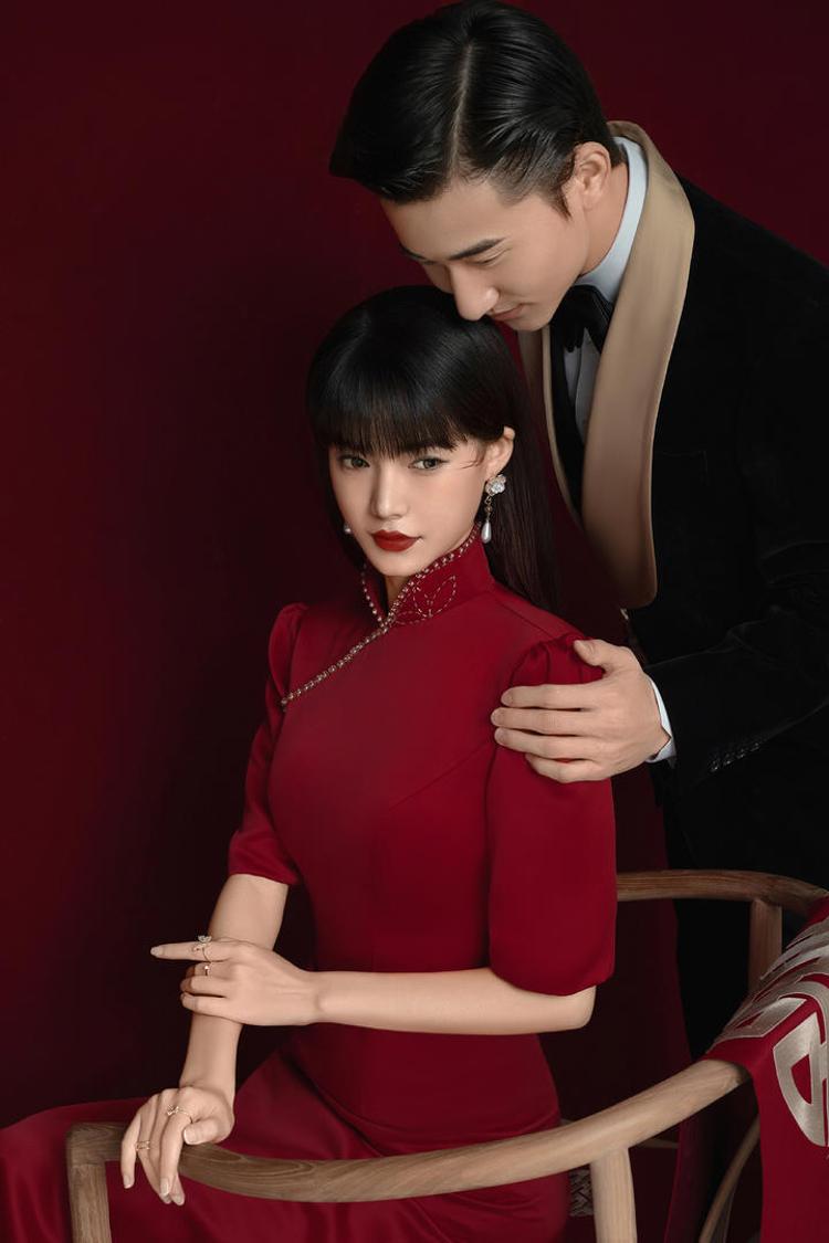 绵阳婚纱照风格，新中式旗袍婚纱照 室内红色主题的浪漫演绎