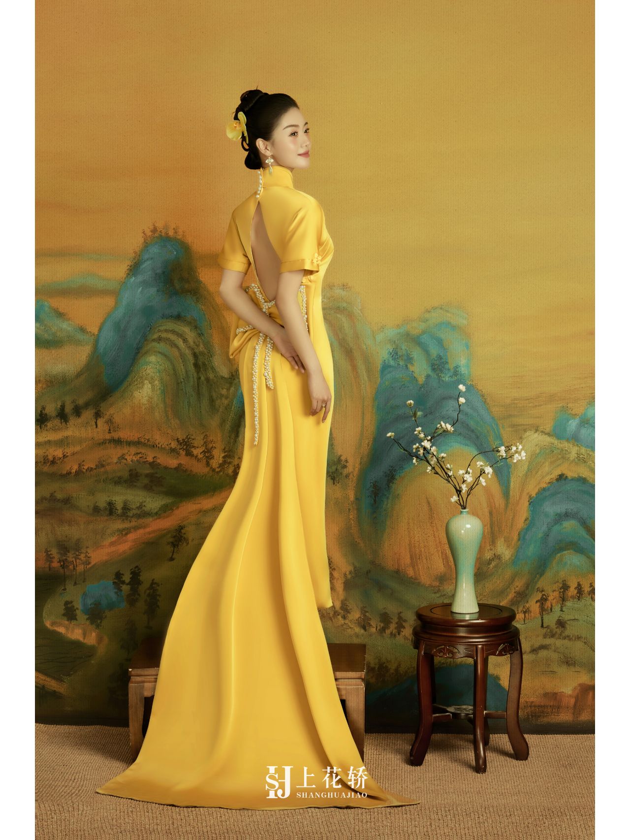 宿州婚纱摄影风格推荐 黄色旗袍室内婚纱照